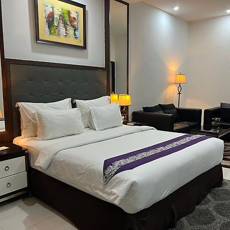 Ayla City Hotel Sorong Eksteriør billede